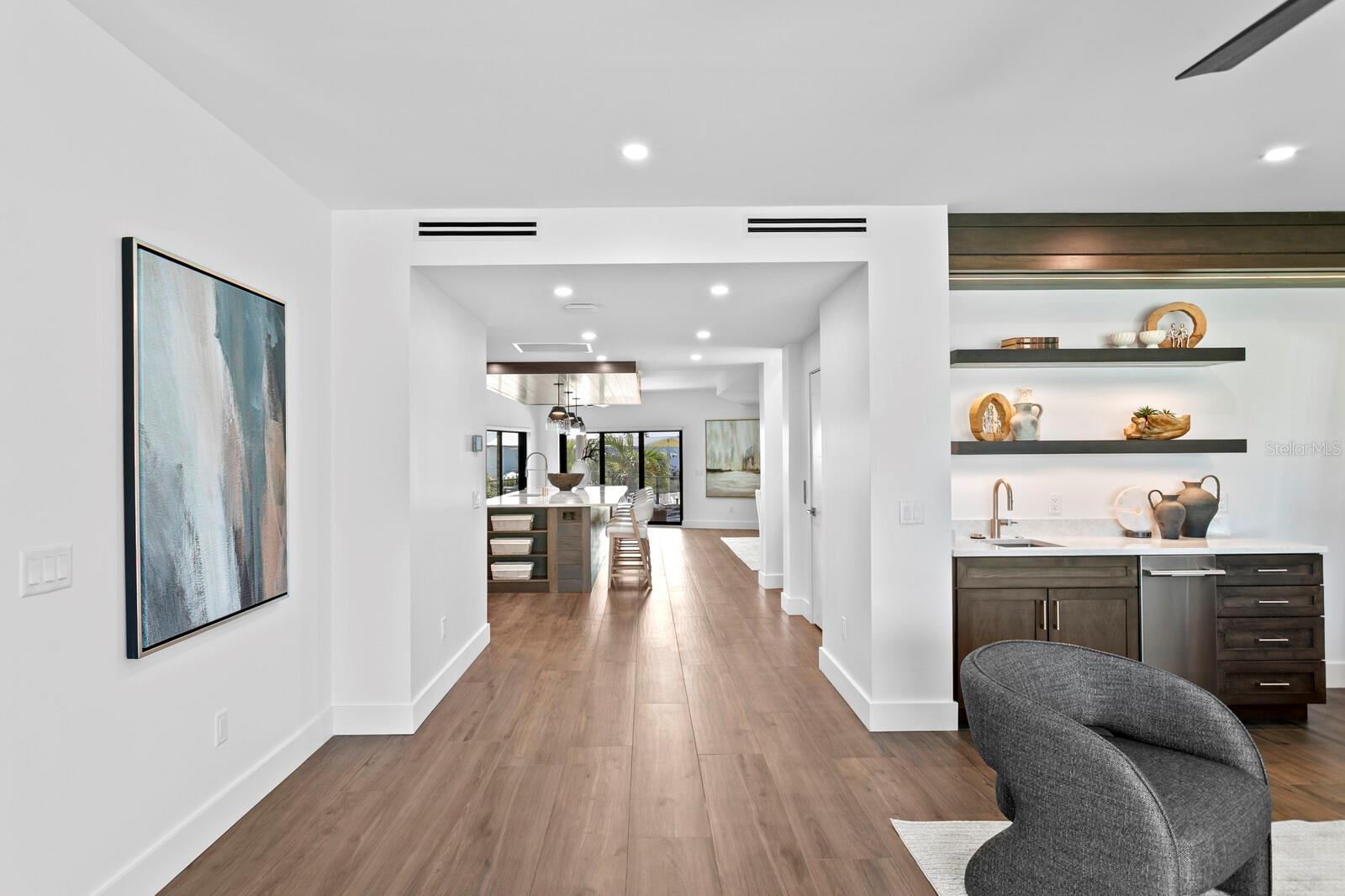 201 N HARBOR DR, HOLMES BEACH, FL, 34217