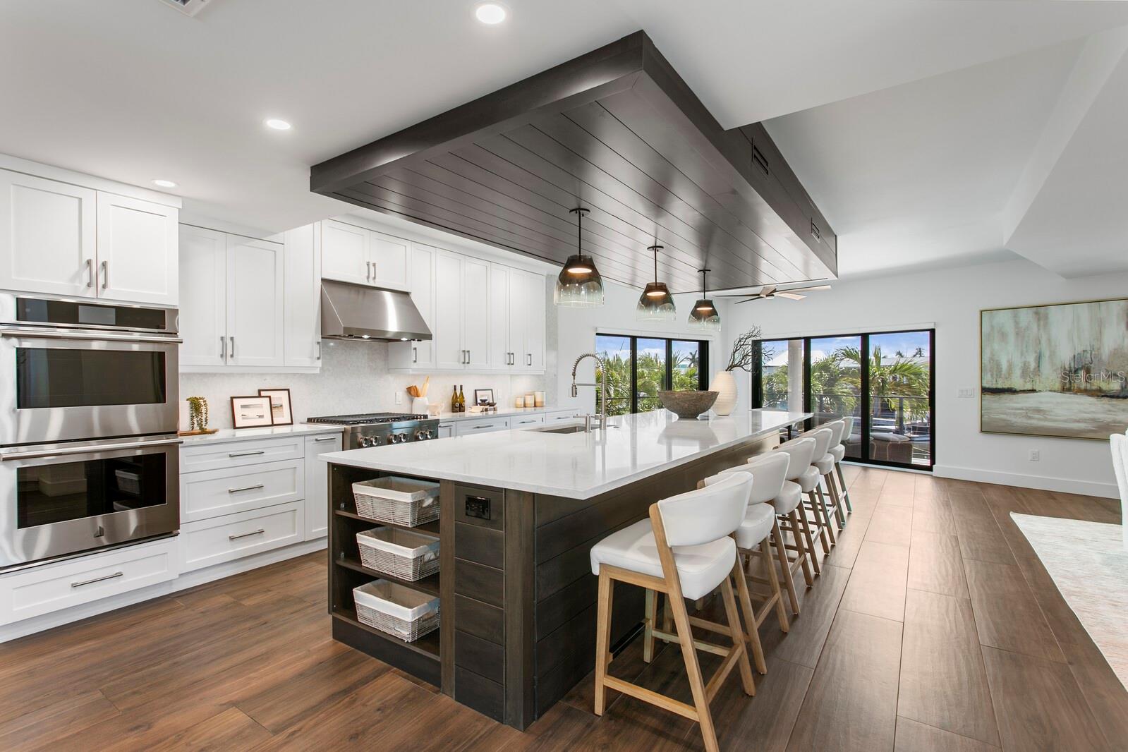201 N HARBOR DR, HOLMES BEACH, FL, 34217