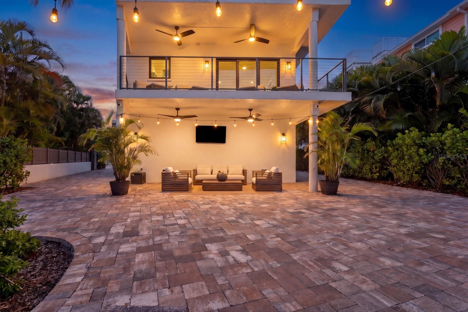 201 N HARBOR DR, HOLMES BEACH, FL, 34217