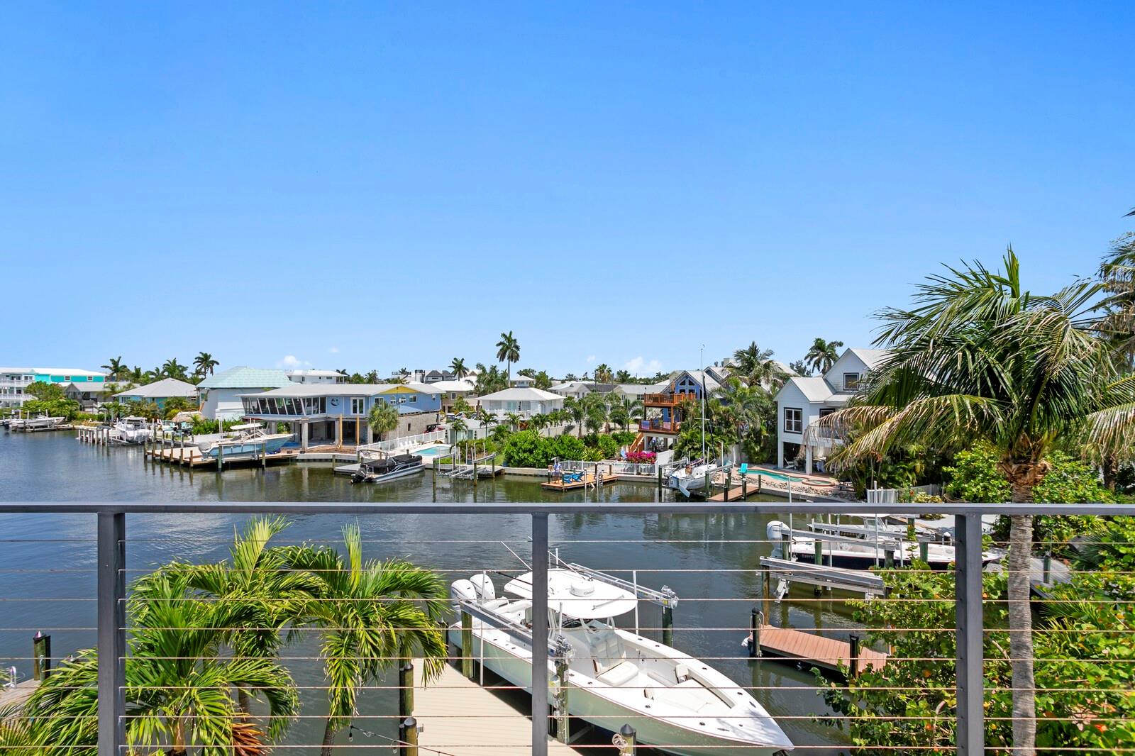 201 N HARBOR DR, HOLMES BEACH, FL, 34217