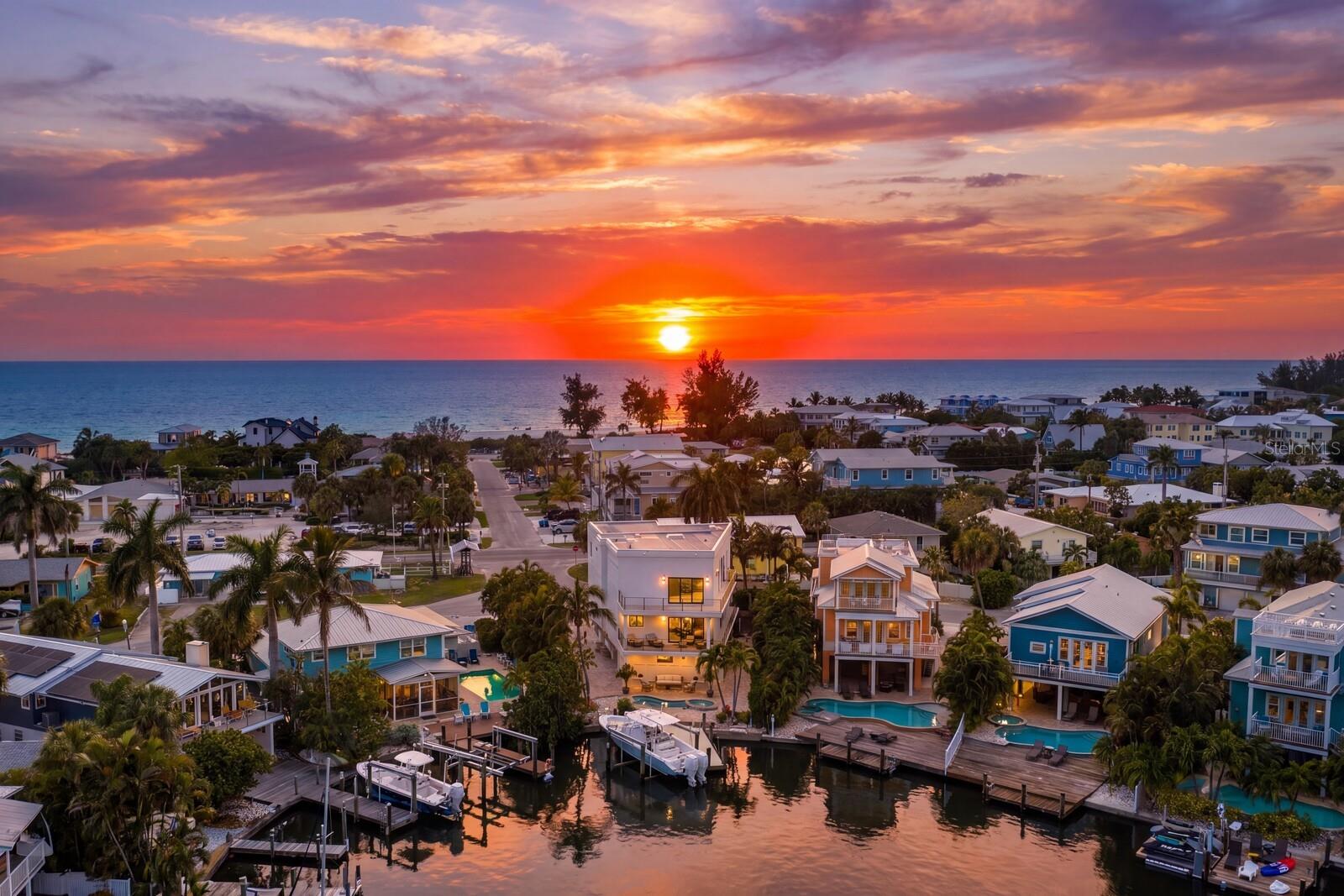 201 N HARBOR DR, HOLMES BEACH, FL, 34217