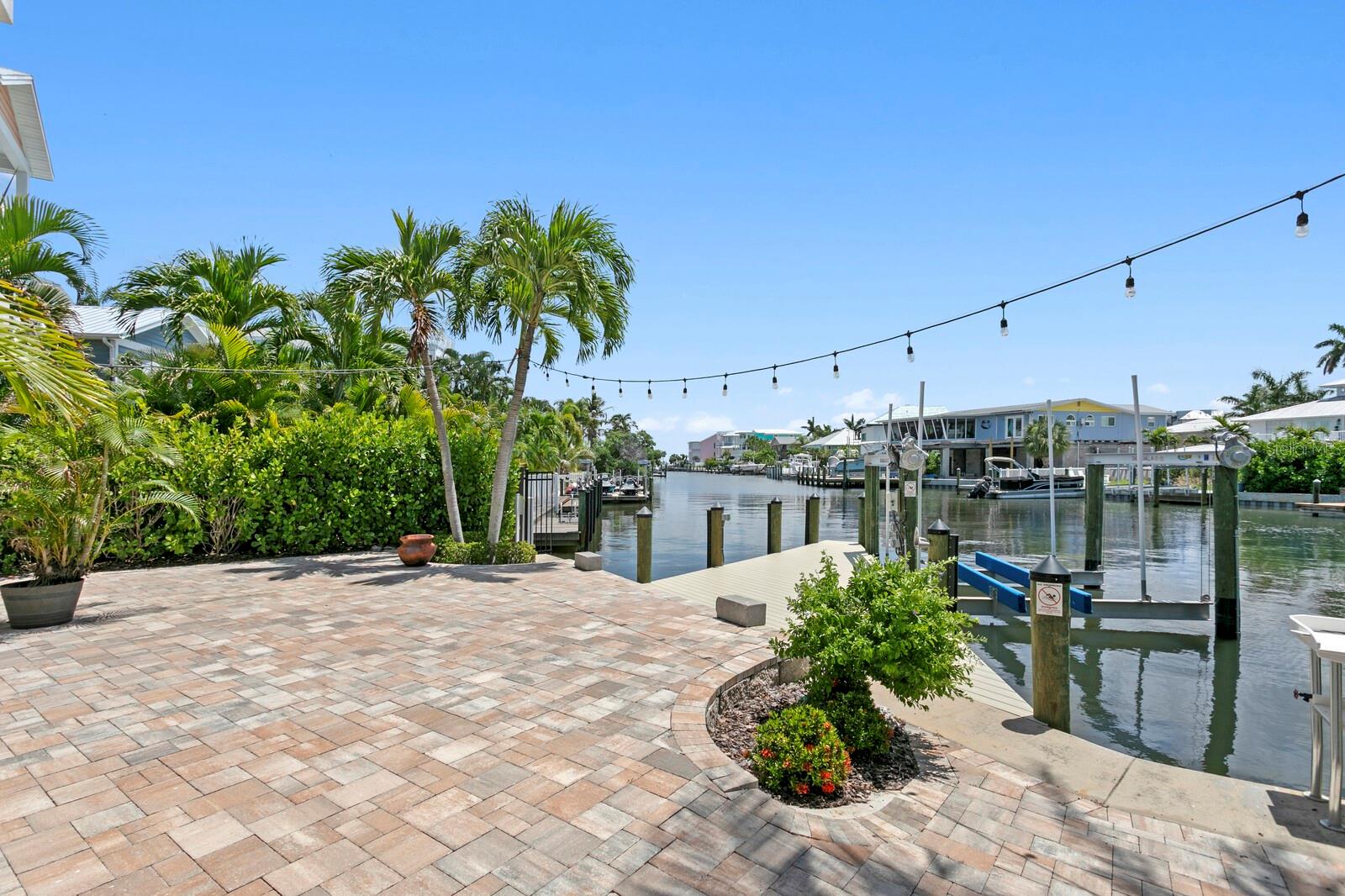 201 N HARBOR DR, HOLMES BEACH, FL, 34217