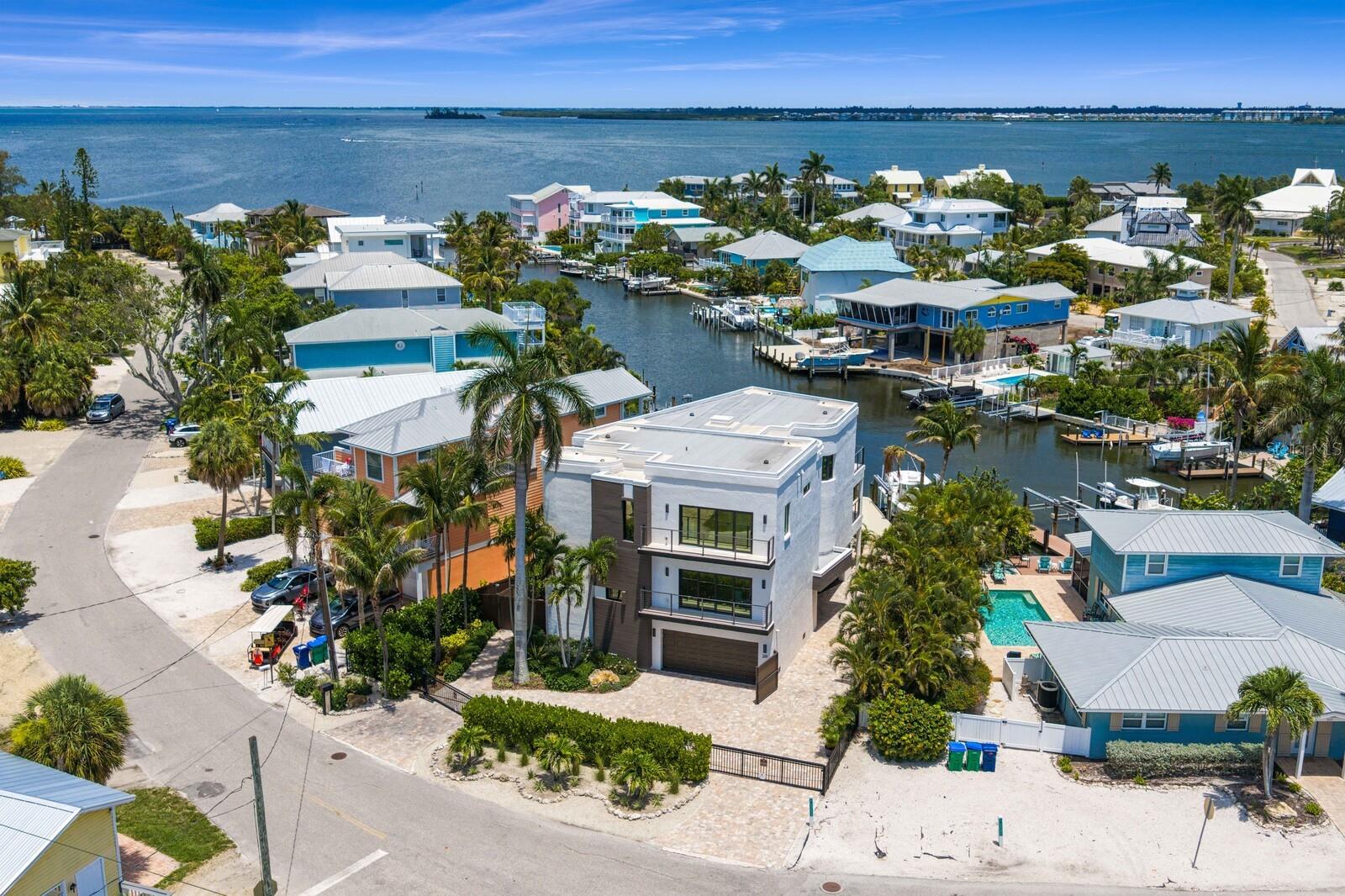 201 N HARBOR DR, HOLMES BEACH, FL, 34217
