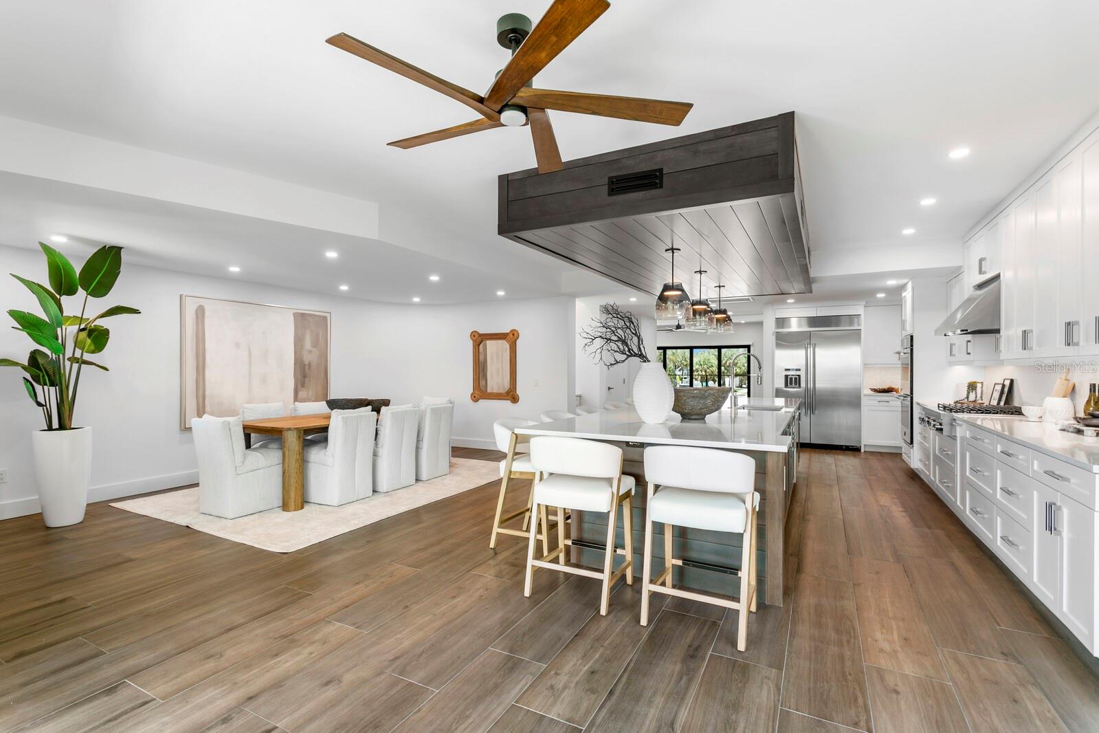 201 N HARBOR DR, HOLMES BEACH, FL, 34217