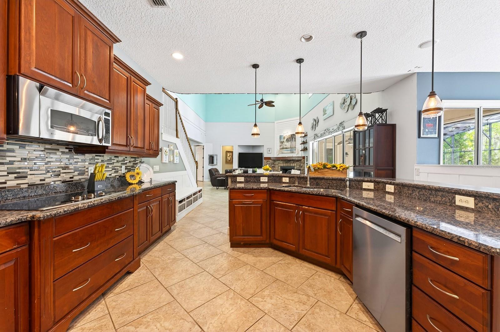 2756 LAKE PICKETT PL, CHULUOTA, FL, 32766