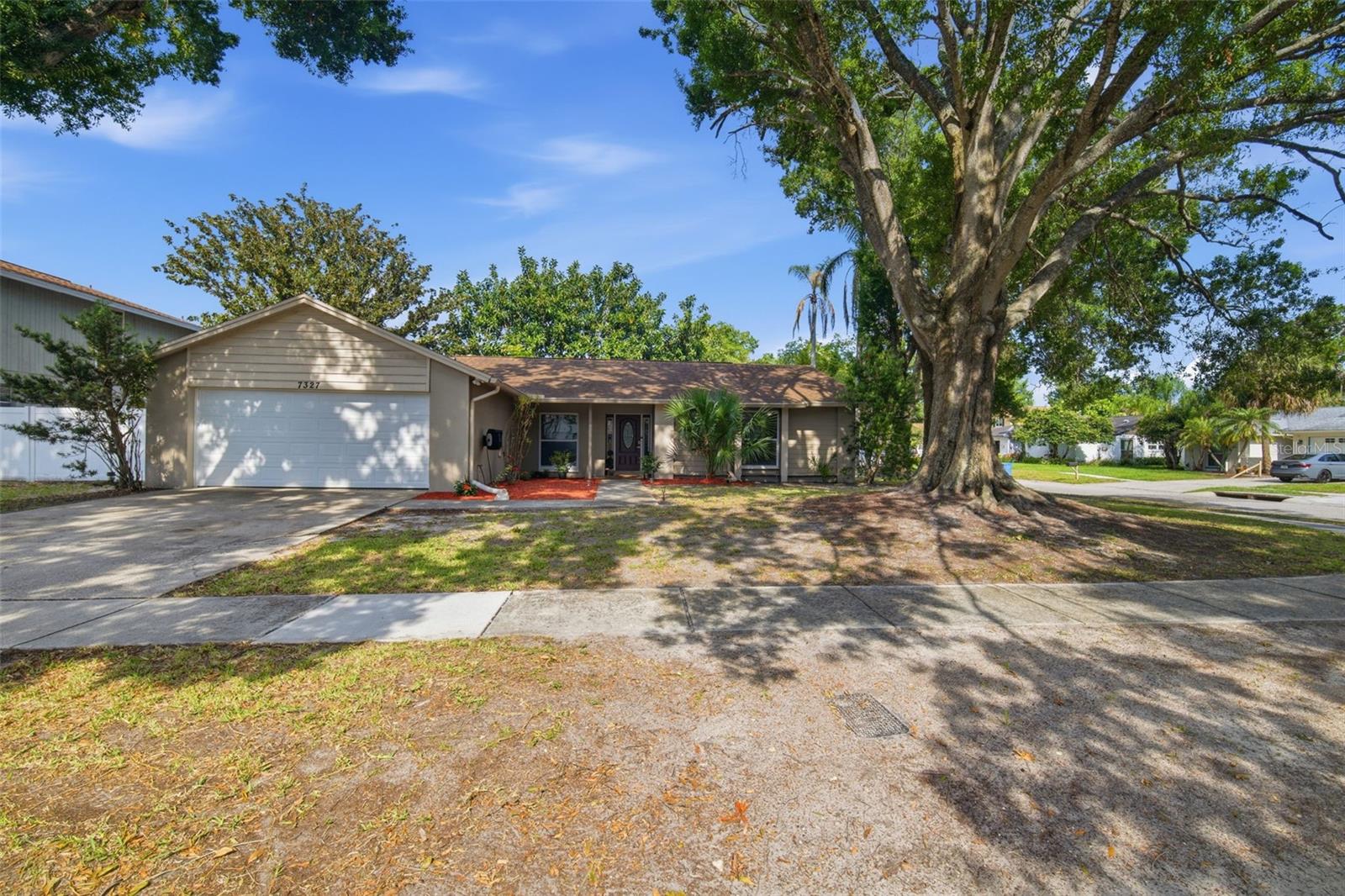 7327 SUNSHINE CIR, TAMPA, FL, 33634