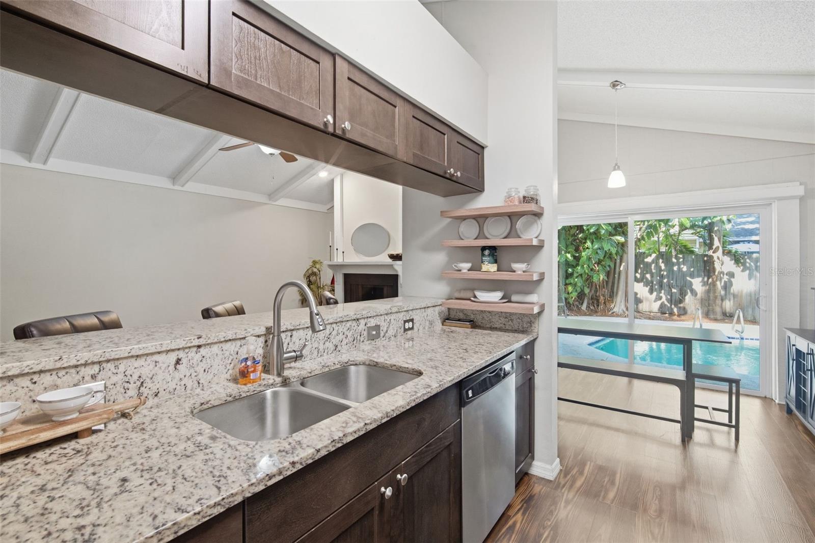 7327 SUNSHINE CIR, TAMPA, FL, 33634