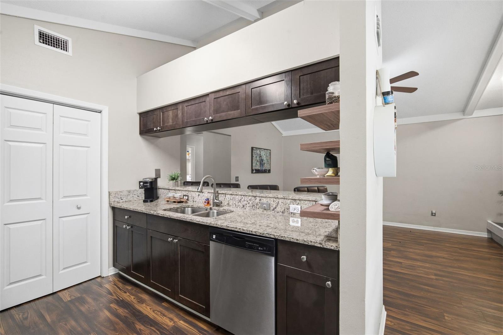 7327 SUNSHINE CIR, TAMPA, FL, 33634