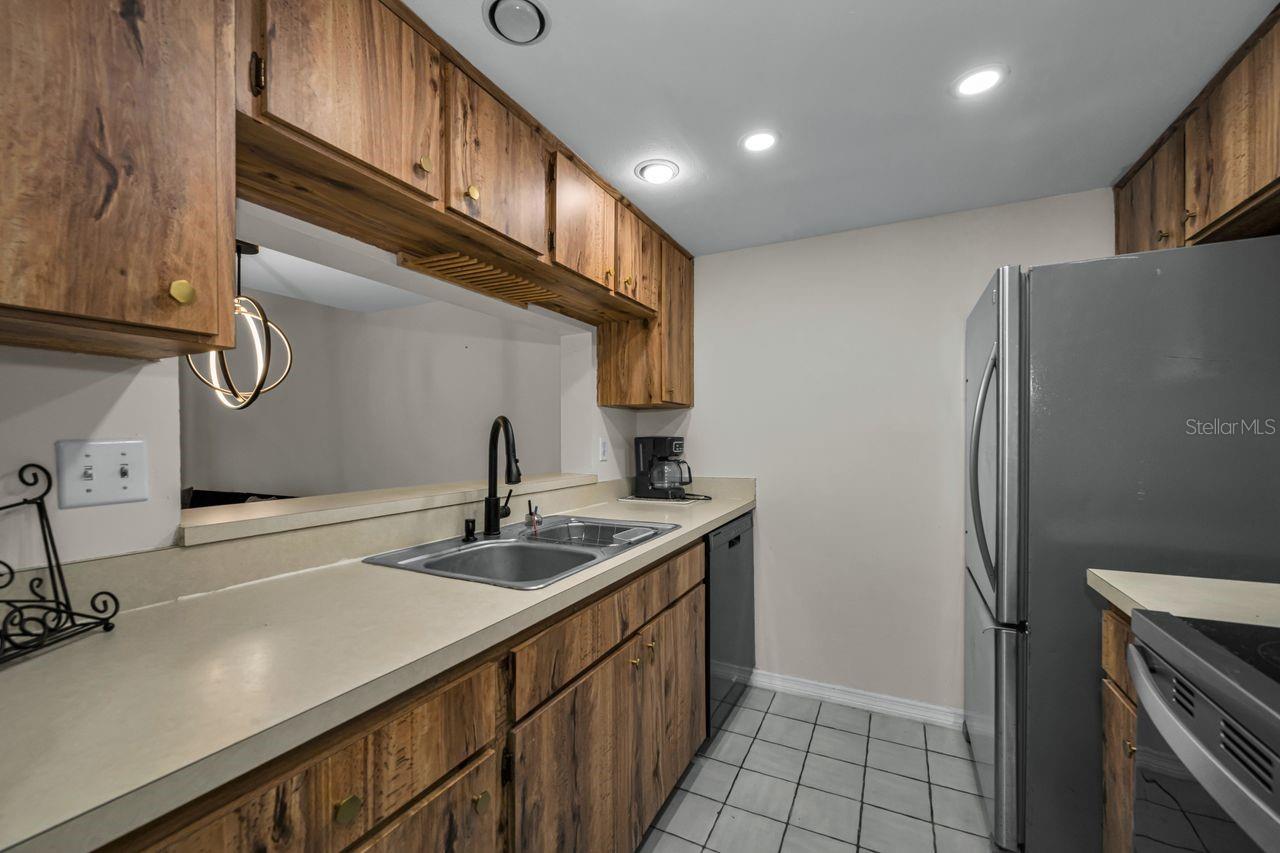 2581 COUNTRYSIDE BLVD #304, CLEARWATER, FL, 33761