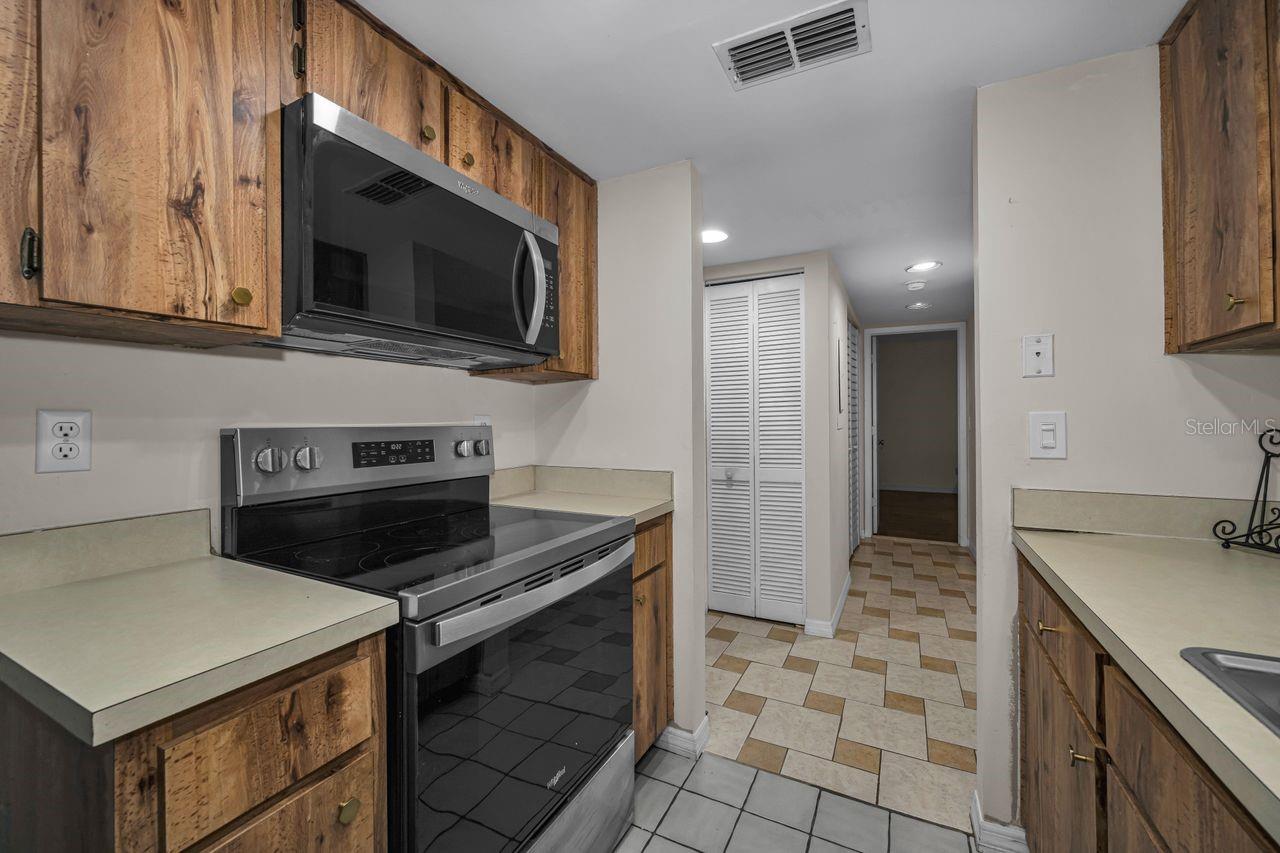 2581 COUNTRYSIDE BLVD #304, CLEARWATER, FL, 33761