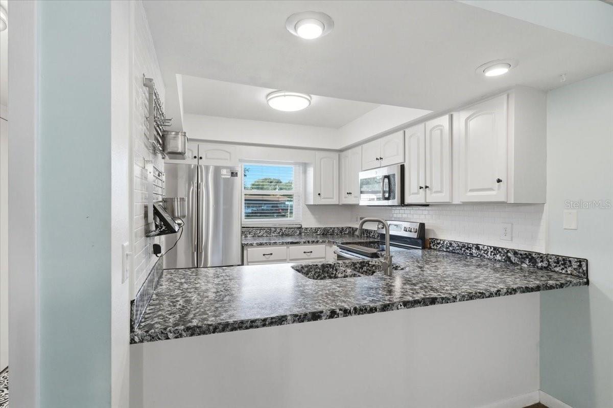 430 HILLCREST DR SE, WINTER HAVEN, FL, 33884