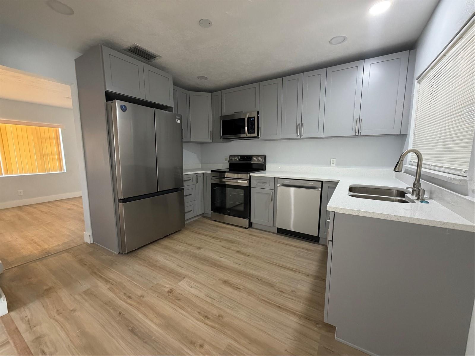 801 W ATWATER AVE #1, EUSTIS, FL, 32726