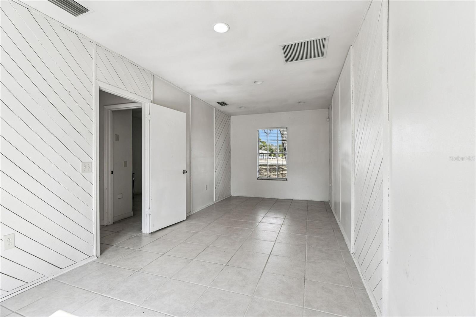 855 E BRANDON BLVD, BRANDON, FL, 33511