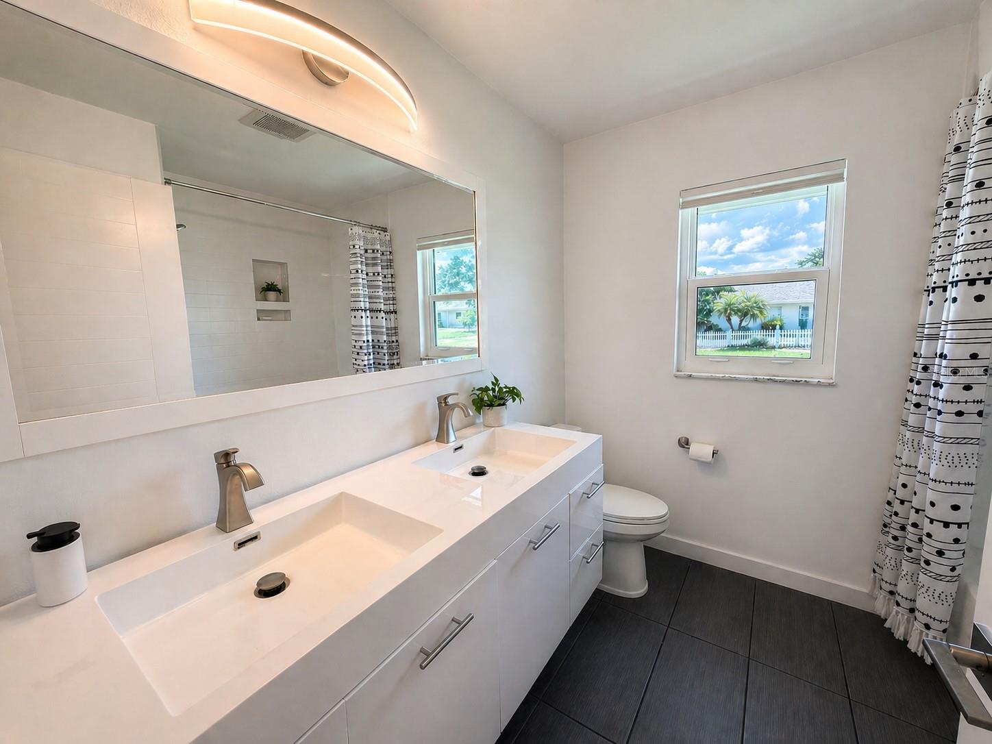 2806 SATSUMA DR, SARASOTA, FL, 34239