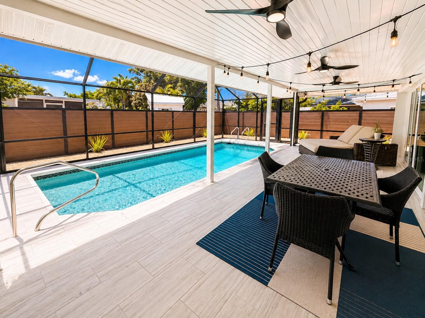 2806 SATSUMA DR, SARASOTA, FL, 34239