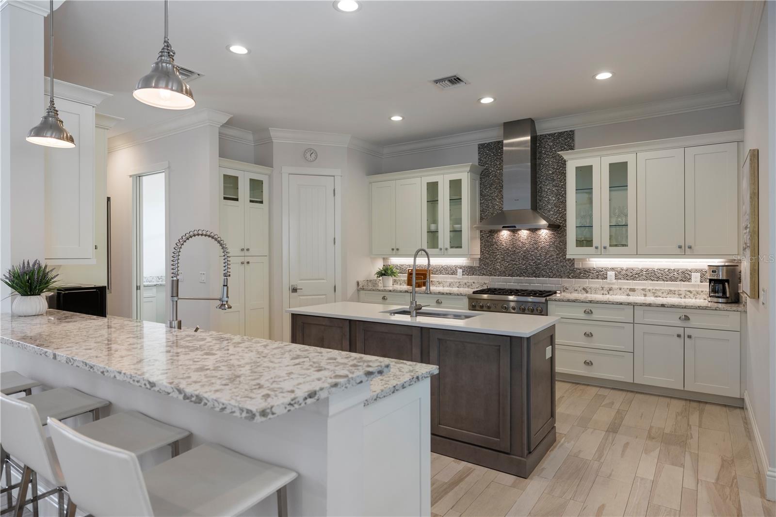 3919 ROBERTS POINT RD, SARASOTA, FL, 34242