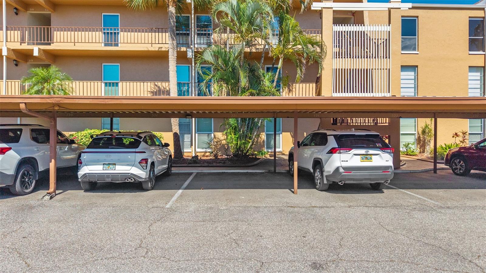 225 COUNTRY CLUB DR #B221, LARGO, FL, 33771