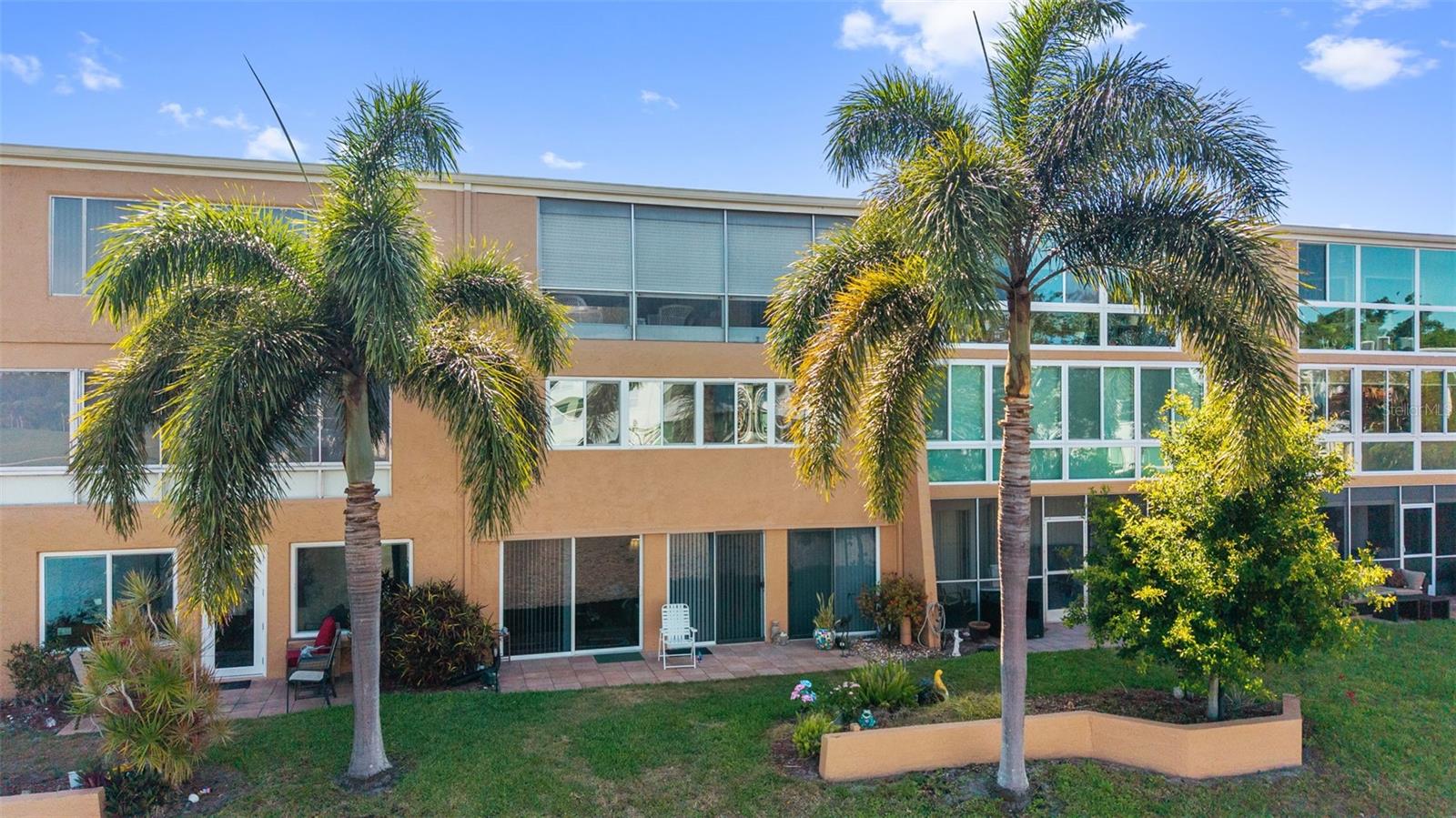 225 COUNTRY CLUB DR #B221, LARGO, FL, 33771