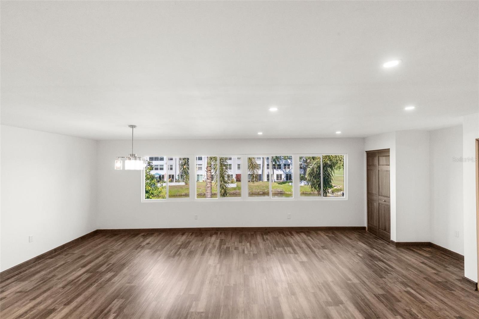 225 COUNTRY CLUB DR #B221, LARGO, FL, 33771