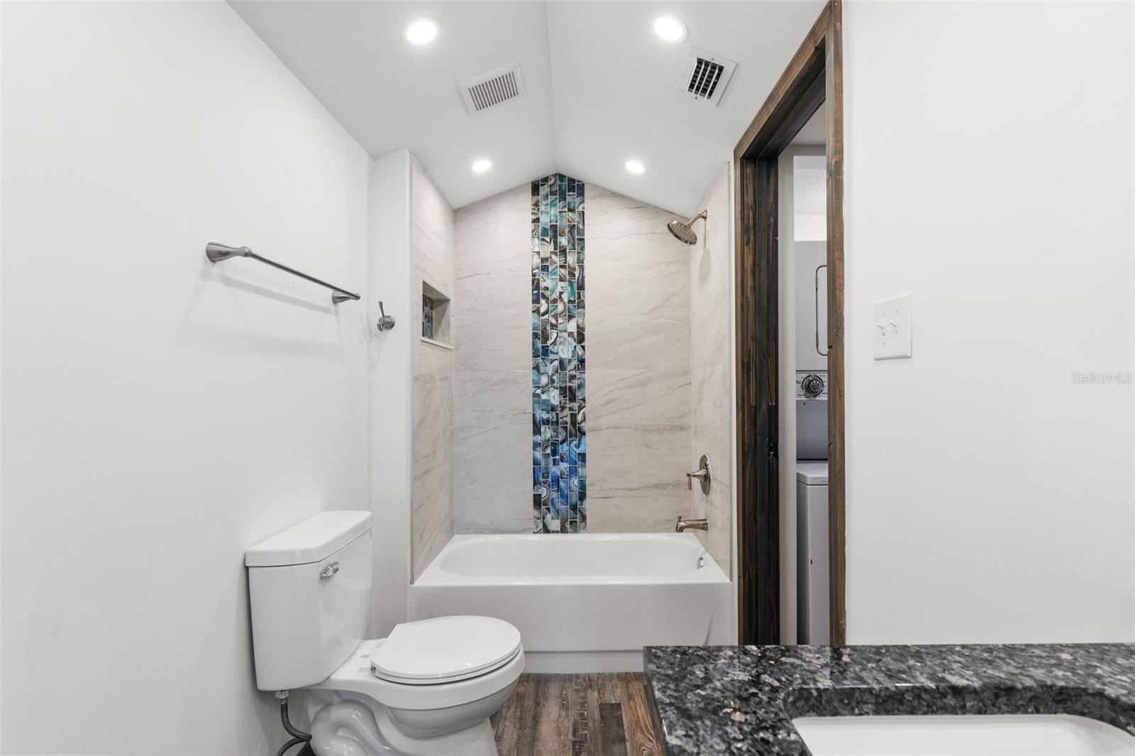 225 COUNTRY CLUB DR #B221, LARGO, FL, 33771