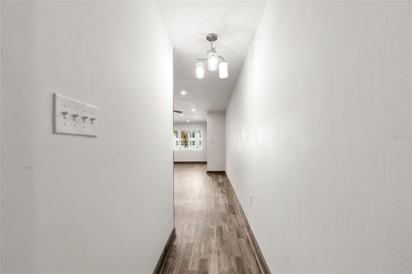 225 COUNTRY CLUB DR #B221, LARGO, FL, 33771
