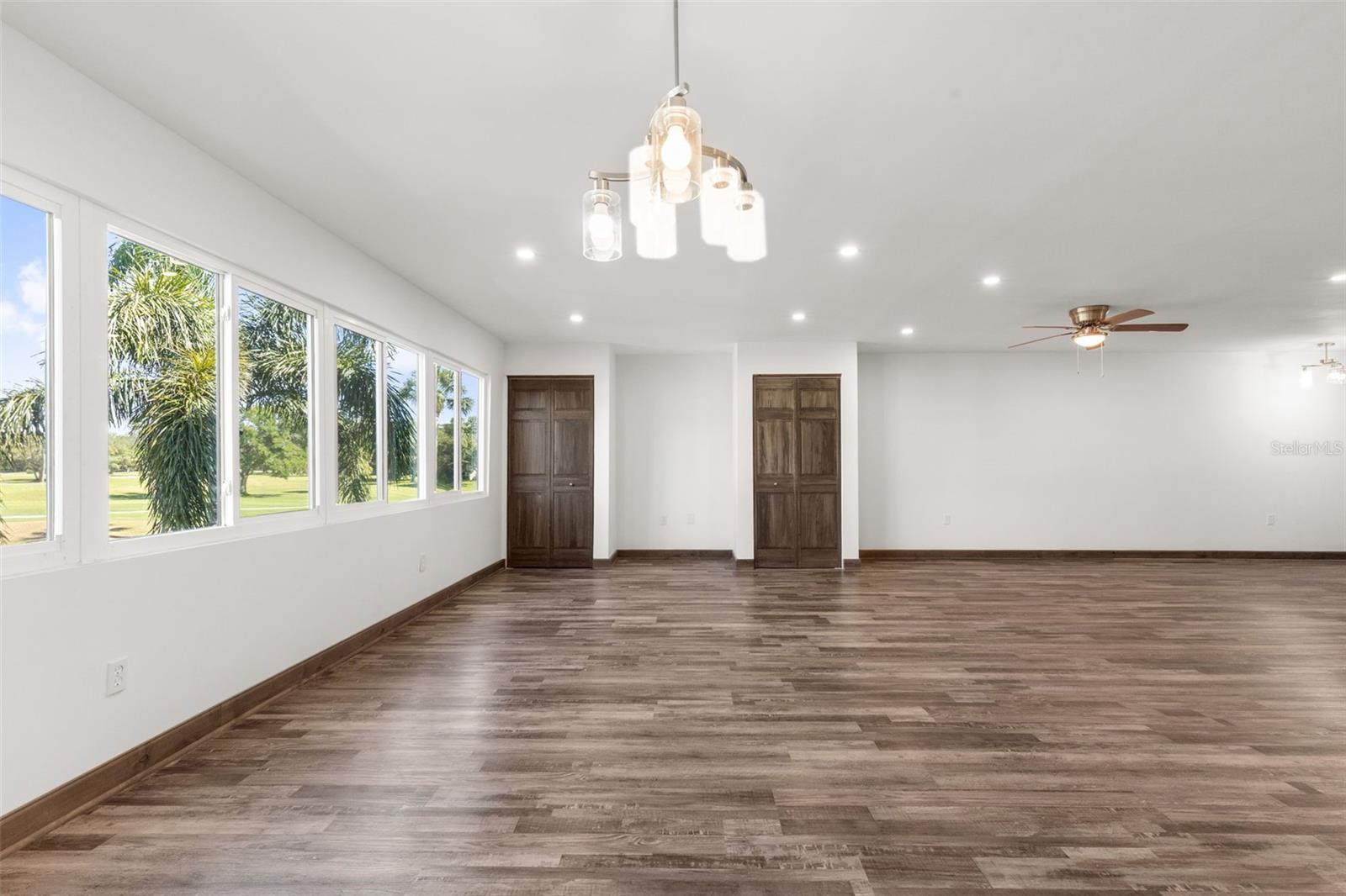 225 COUNTRY CLUB DR #B221, LARGO, FL, 33771