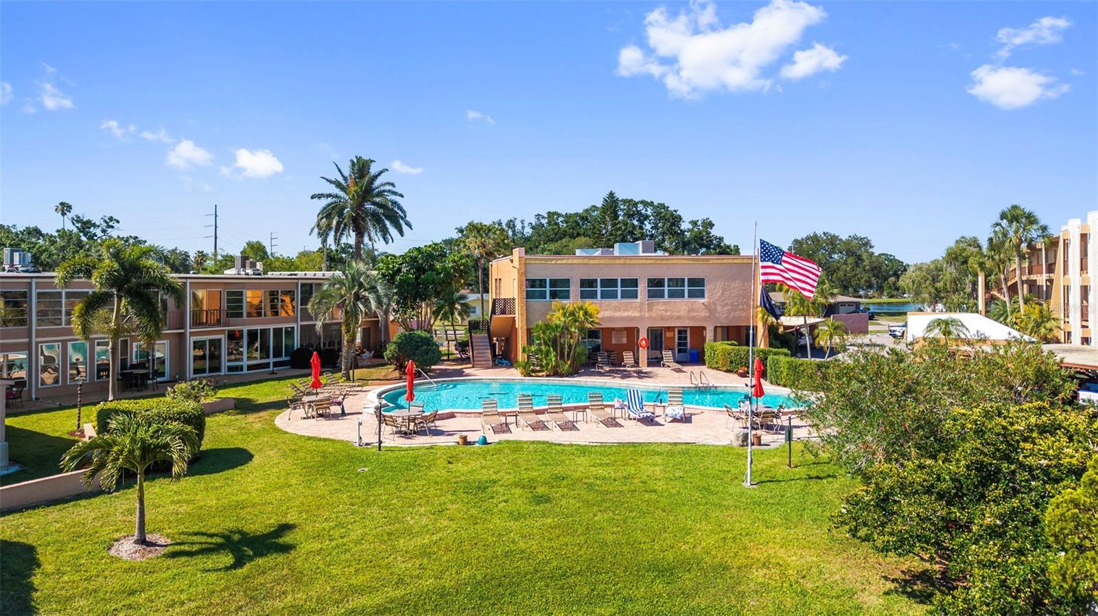 225 COUNTRY CLUB DR #B221, LARGO, FL, 33771