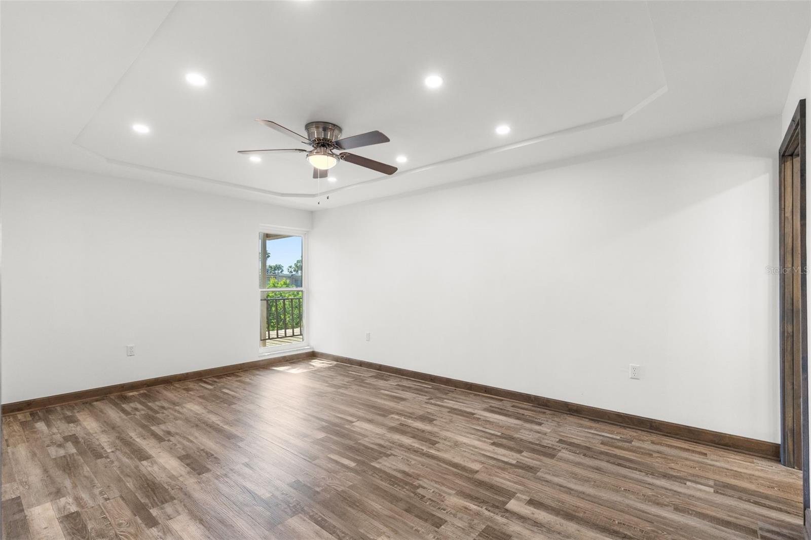 225 COUNTRY CLUB DR #B221, LARGO, FL, 33771