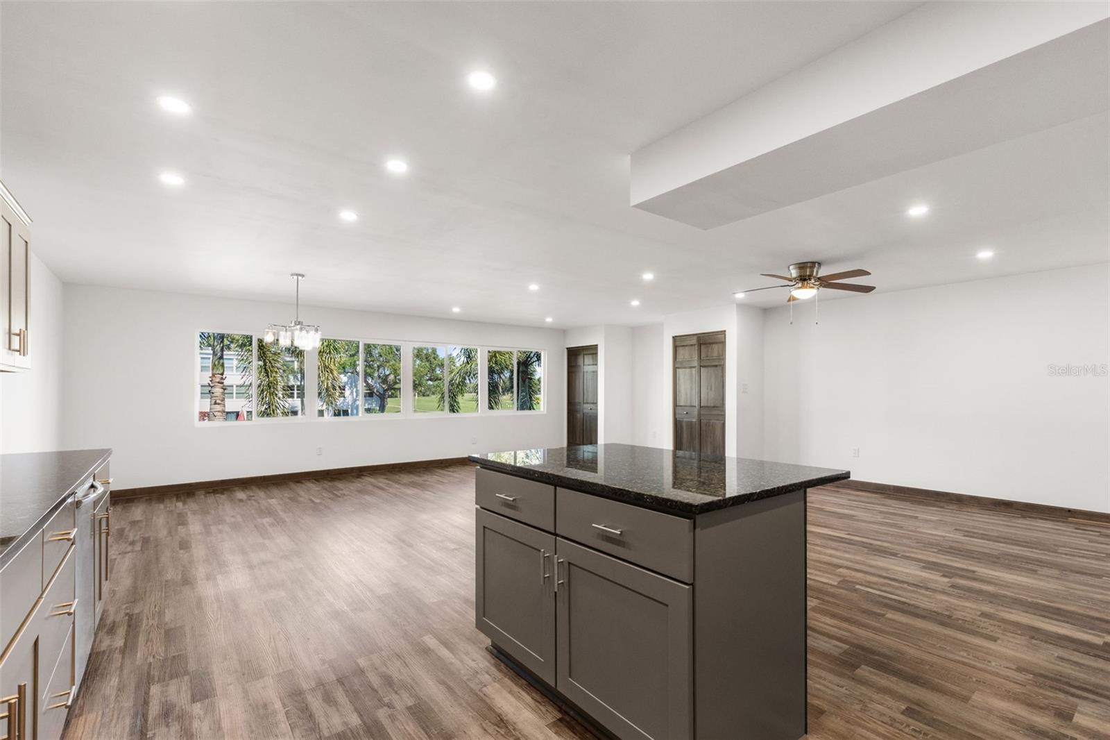 225 COUNTRY CLUB DR #B221, LARGO, FL, 33771