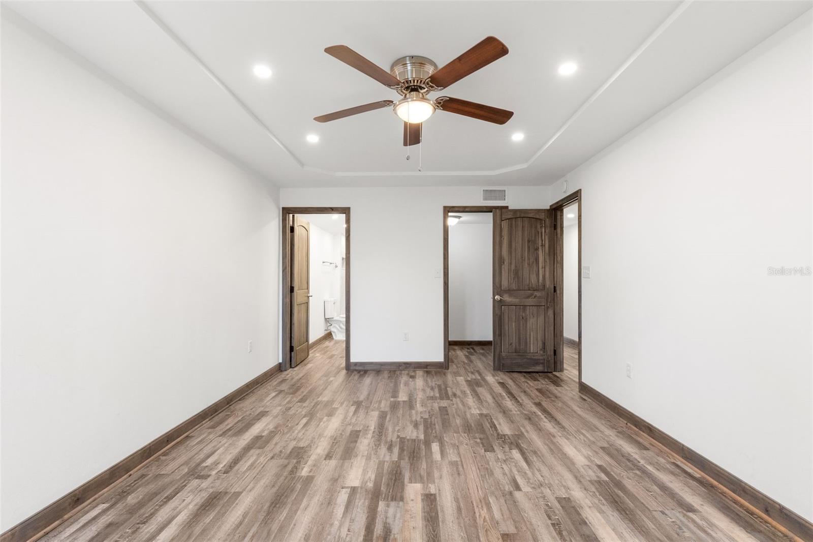 225 COUNTRY CLUB DR #B221, LARGO, FL, 33771
