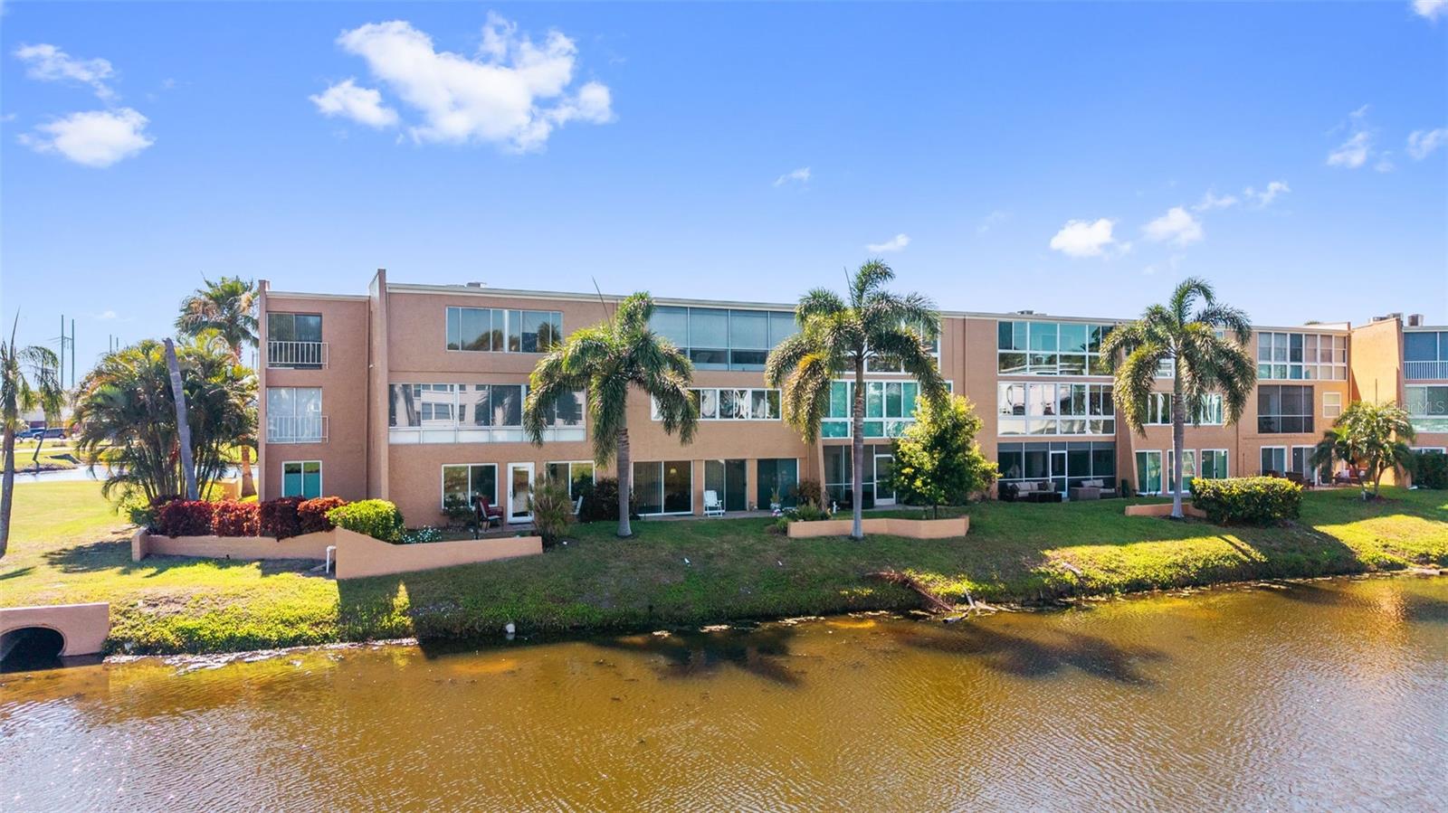 225 COUNTRY CLUB DR #B221, LARGO, FL, 33771