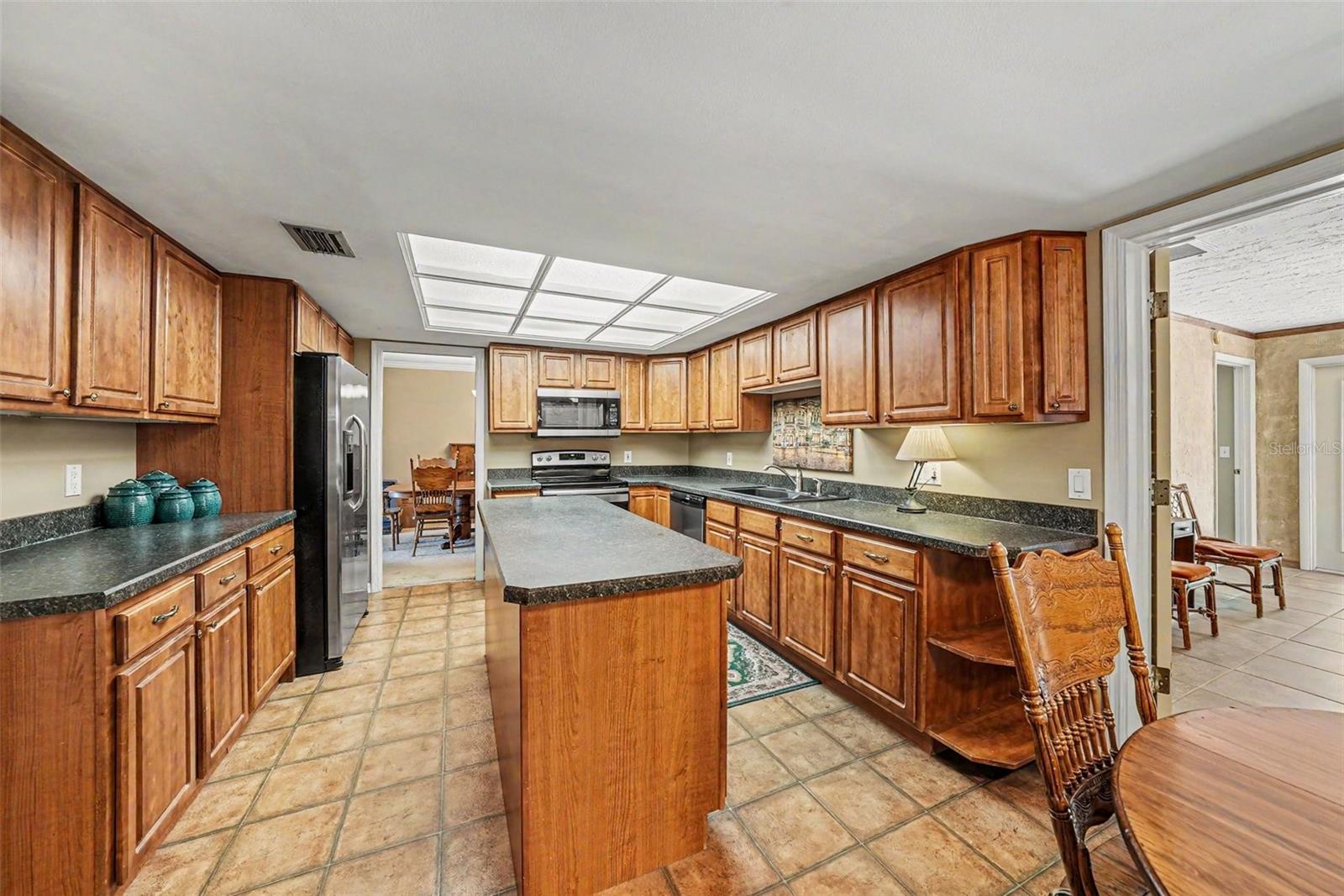 6612 PEACHTREE DR, TAMPA, FL, 33617