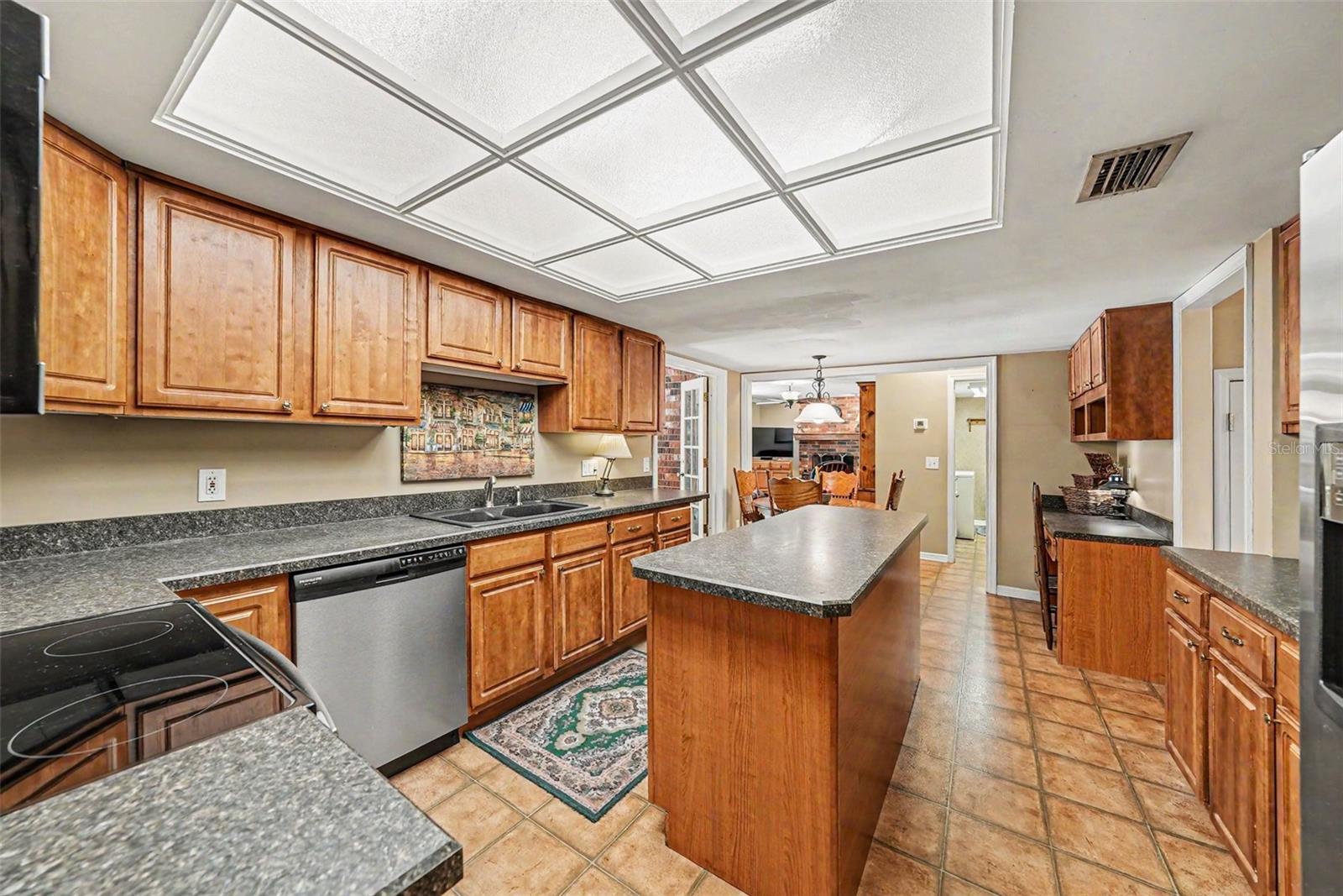 6612 PEACHTREE DR, TAMPA, FL, 33617
