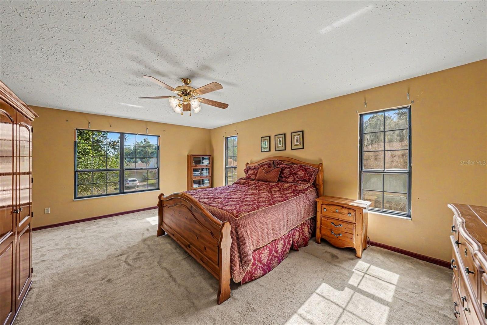 6612 PEACHTREE DR, TAMPA, FL, 33617
