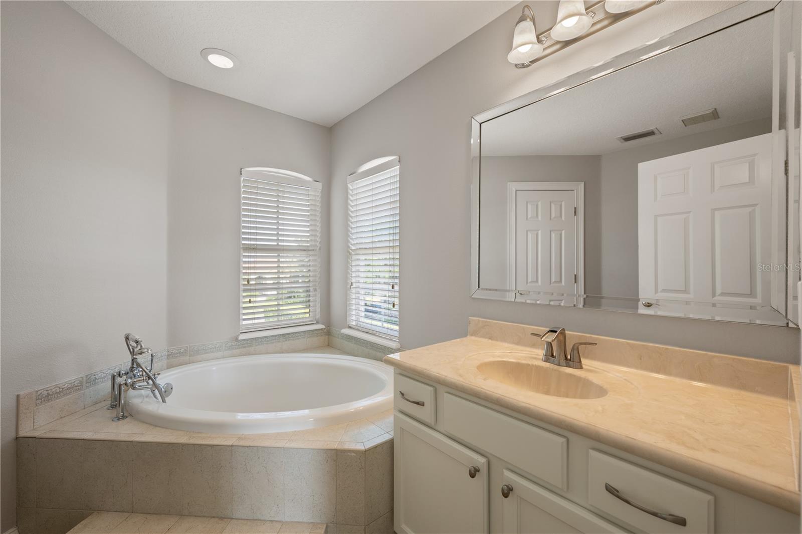 2002 WATER KEY DR, WINDERMERE, FL, 34786