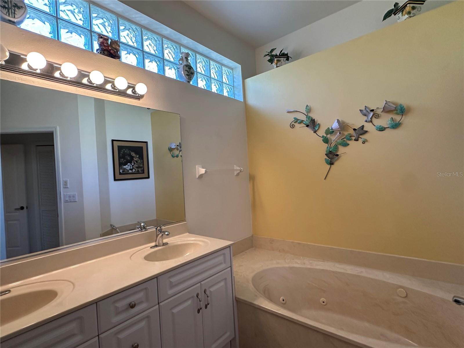 6800 AVENIDA MARBELLA, SARASOTA, FL, 34238