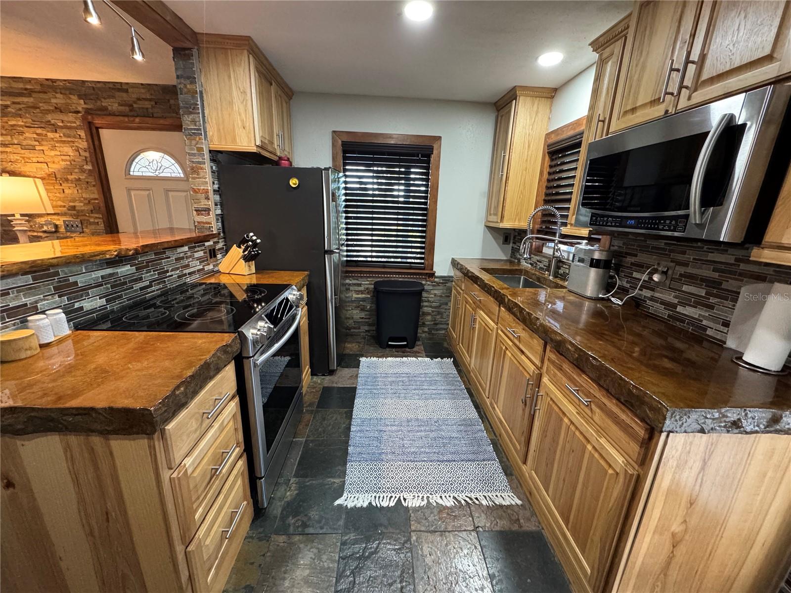 2751 72ND AVENUE DR E, SARASOTA, FL, 34243