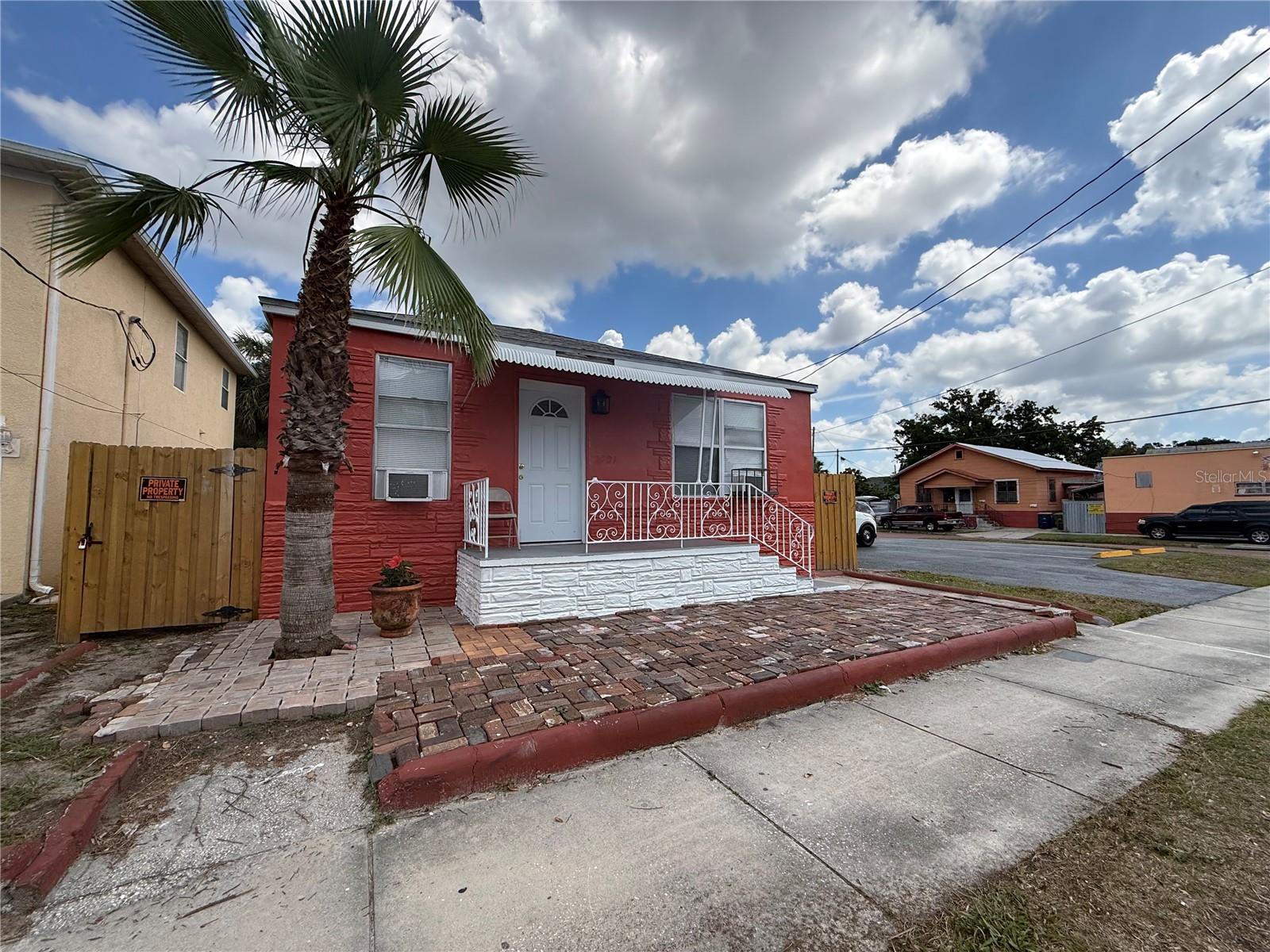 2905 W CHESTNUT ST, TAMPA, FL, 33607