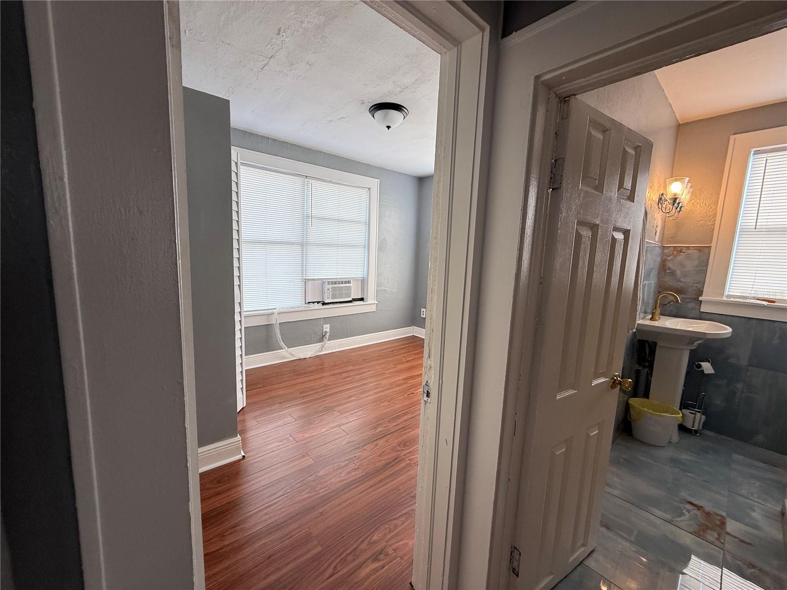 2905 W CHESTNUT ST, TAMPA, FL, 33607