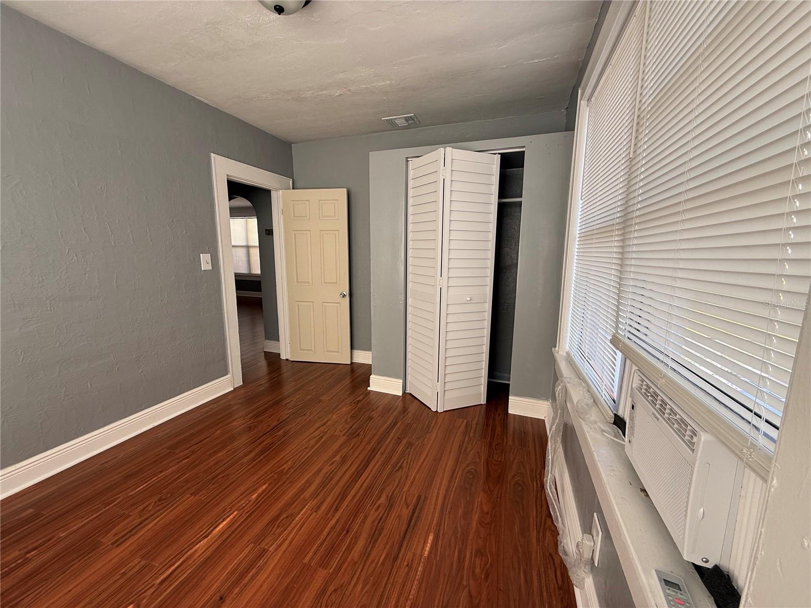 2905 W CHESTNUT ST, TAMPA, FL, 33607