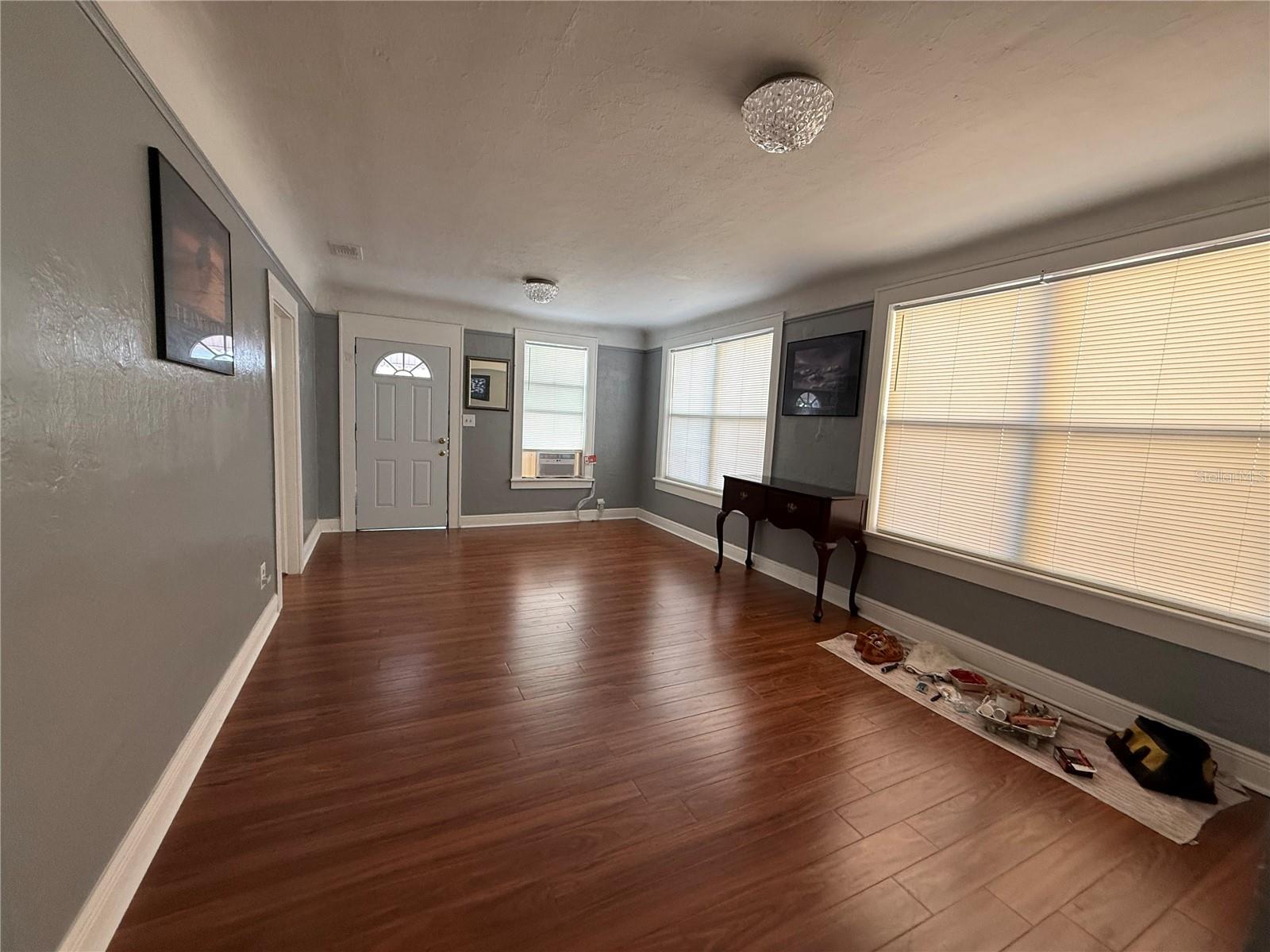 2905 W CHESTNUT ST, TAMPA, FL, 33607