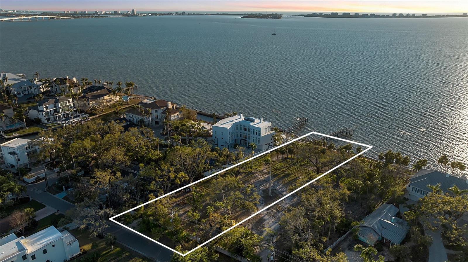 2043 ALAMEDA AVE, SARASOTA, FL, 34234