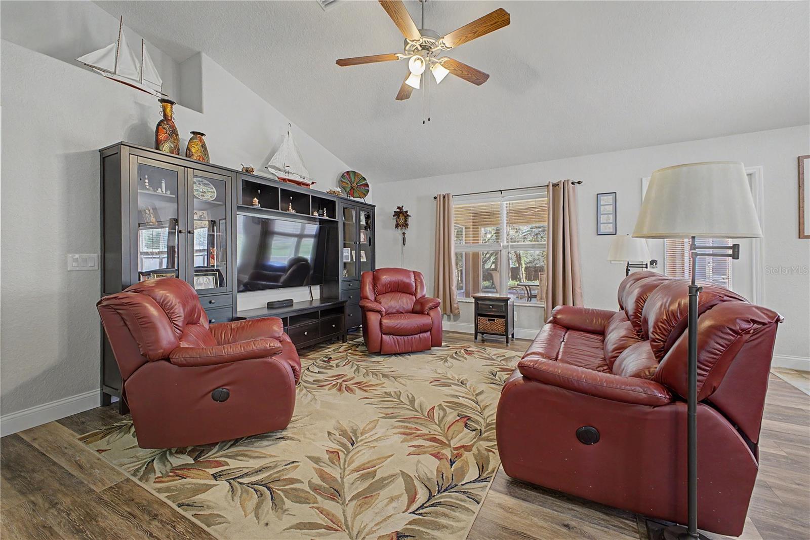 11213 FLOCK AVE, WEEKI WACHEE, FL, 34613