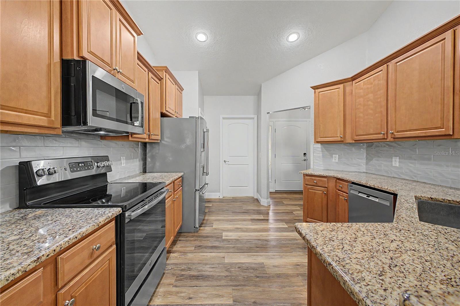 11213 FLOCK AVE, WEEKI WACHEE, FL, 34613