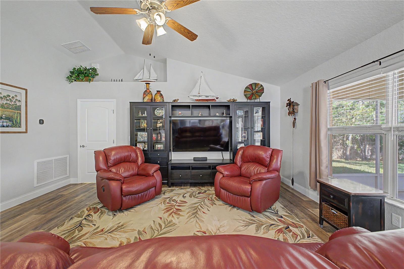 11213 FLOCK AVE, WEEKI WACHEE, FL, 34613