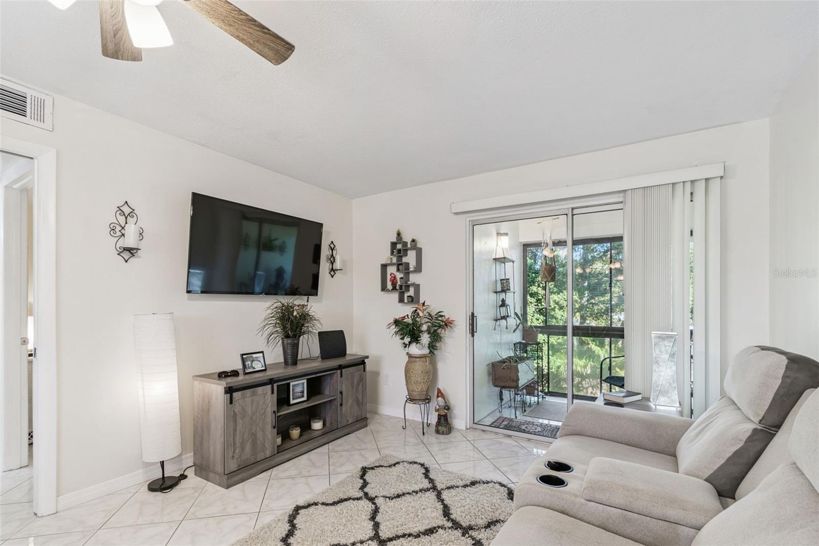 2750 E BAY DR #12B, LARGO, FL, 33771