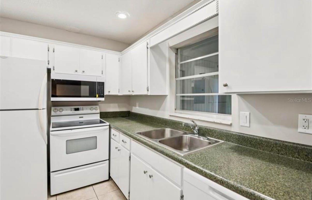 2304 GLENMORE CIR #327, SUN CITY CENTER, FL, 33573