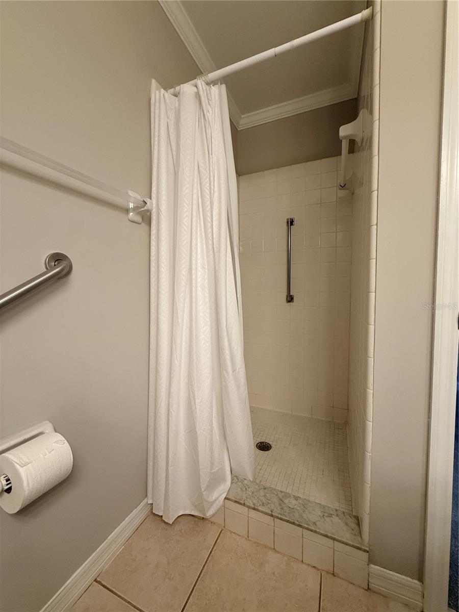 2304 GLENMORE CIR #327, SUN CITY CENTER, FL, 33573