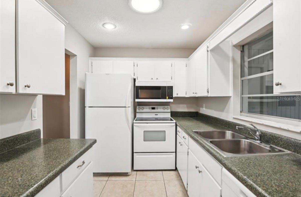 2304 GLENMORE CIR #327, SUN CITY CENTER, FL, 33573