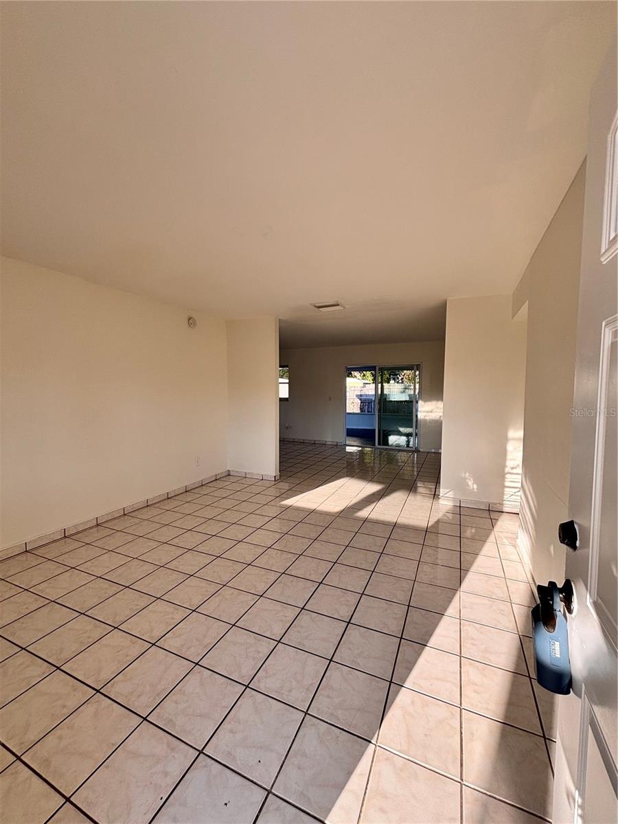 10611 N ALTMAN ST, TAMPA, FL, 33612